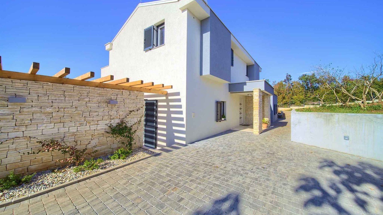 Photo of Outdoor in Risika