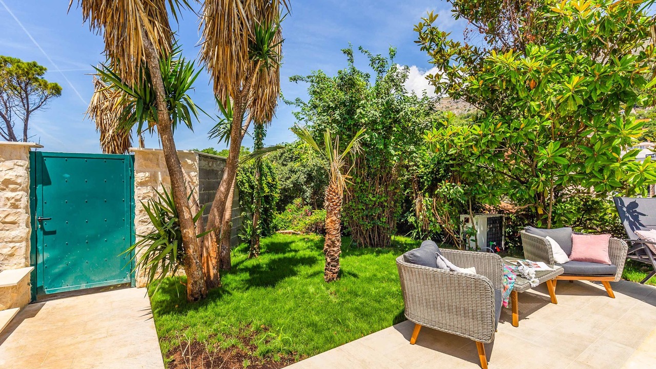 Photo of Patio Balcony in Pile