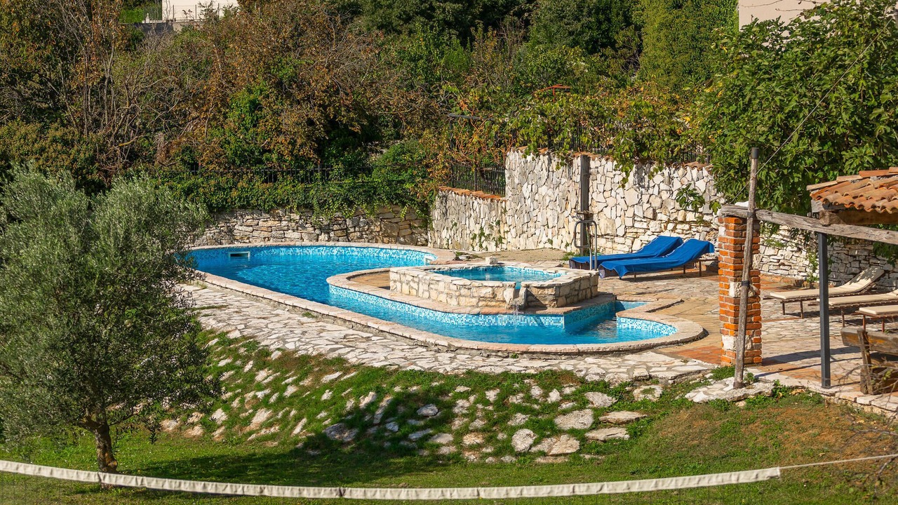 Photo of Outdoor in Tinjan