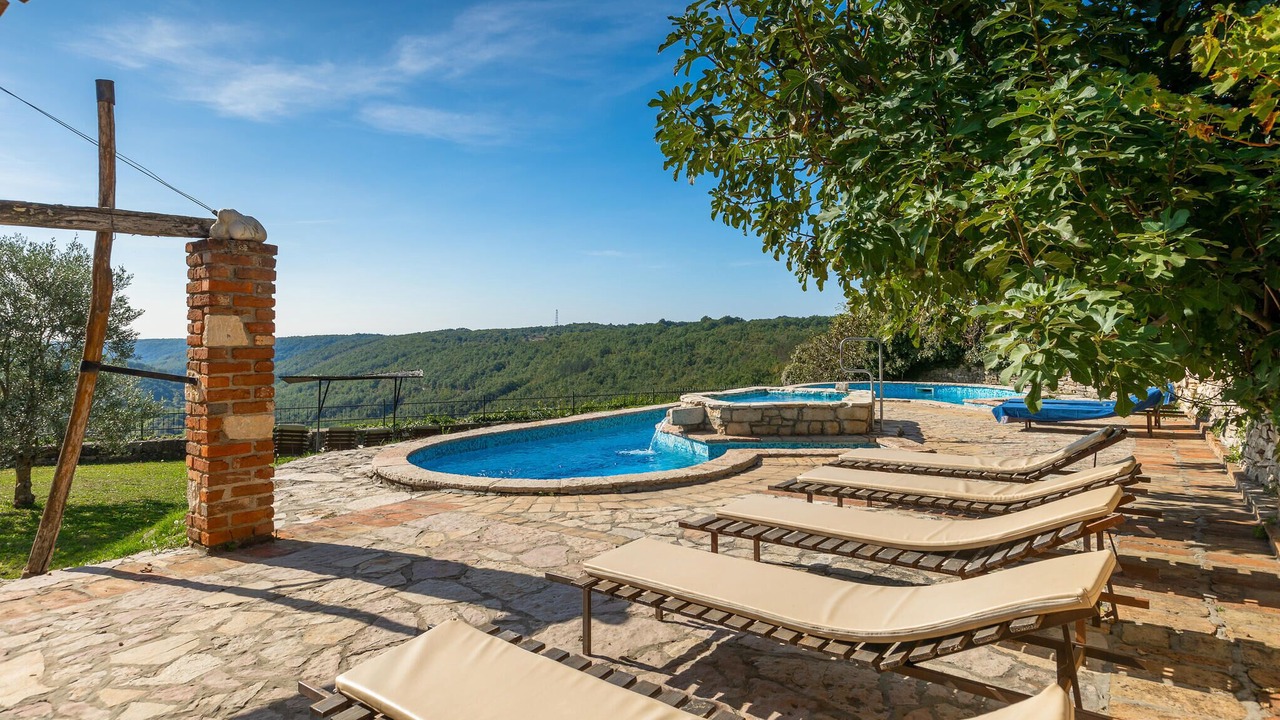 Photo of Outdoor in Tinjan