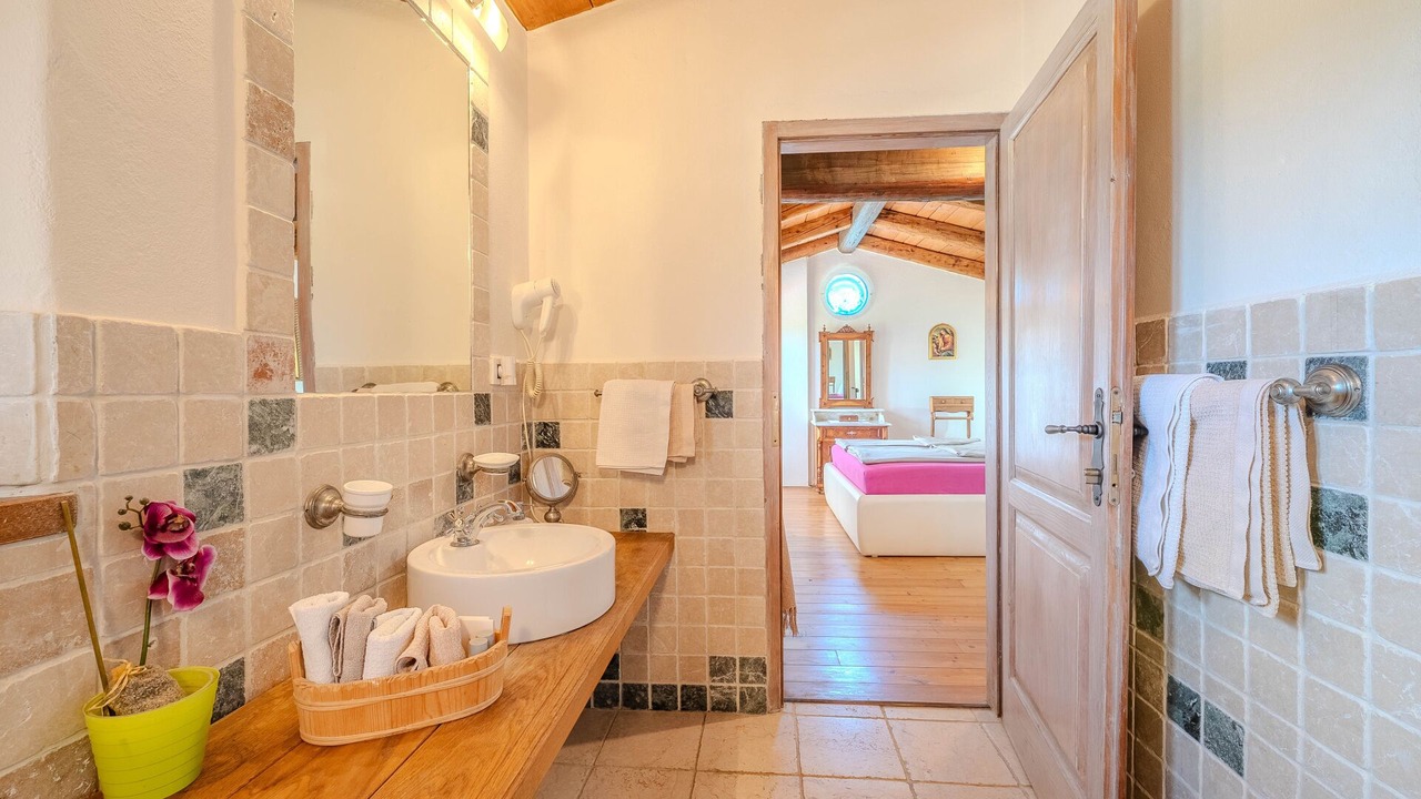 Photo of Bathroom in Sucici