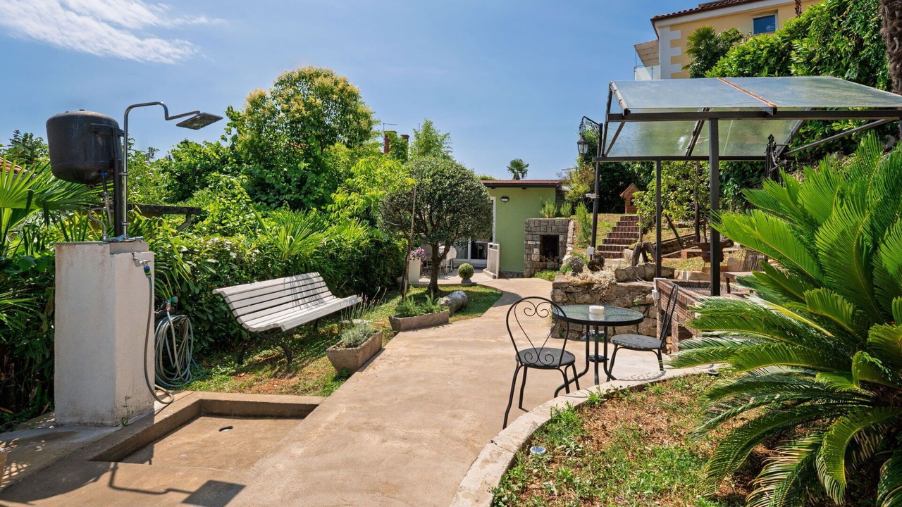 Photo of Outdoor in Ika