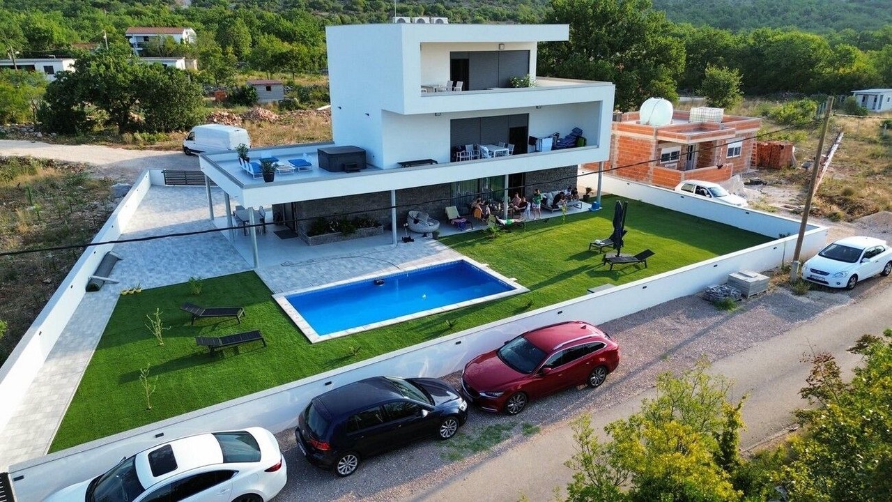 Photo of Outdoor in Seline