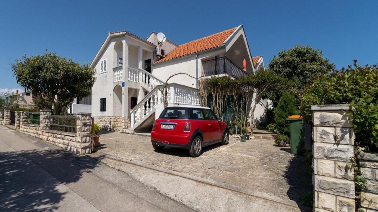 Photo of Outdoor in Petrcane