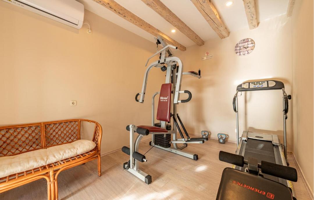 Photo of Others in Sutomiscica