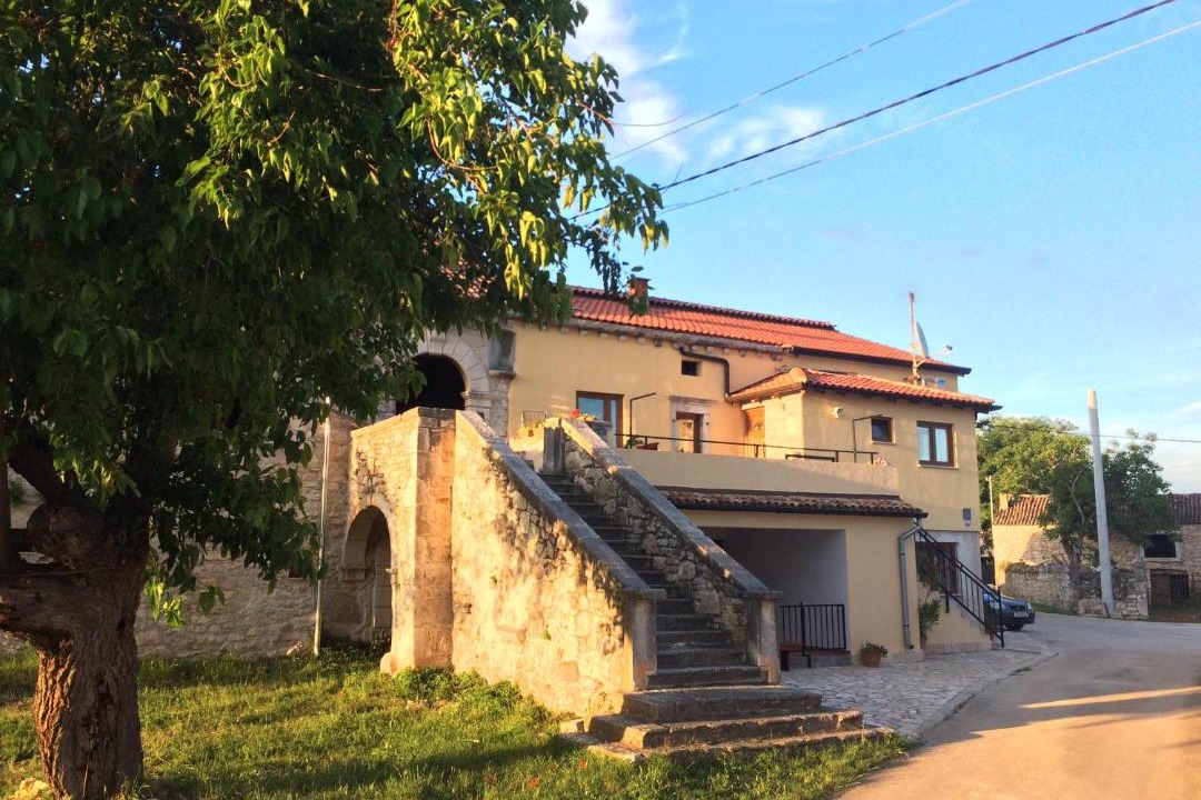 Photo of Buildings in Dracevac