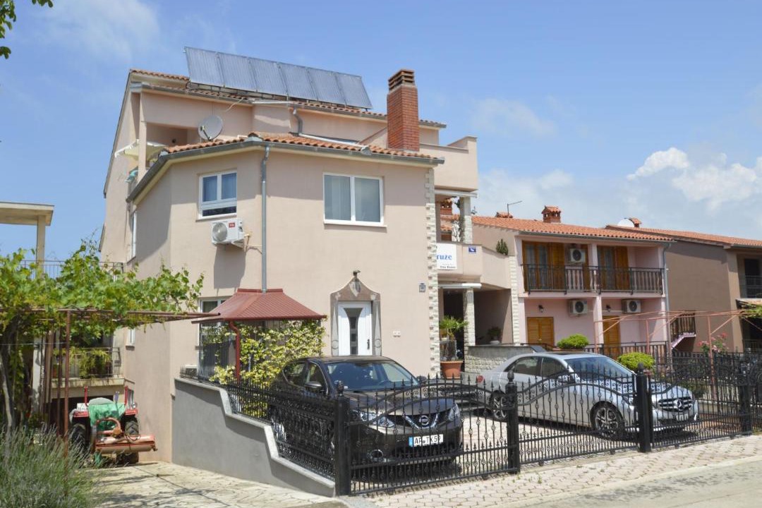 Photo of Buildings in Valbandon