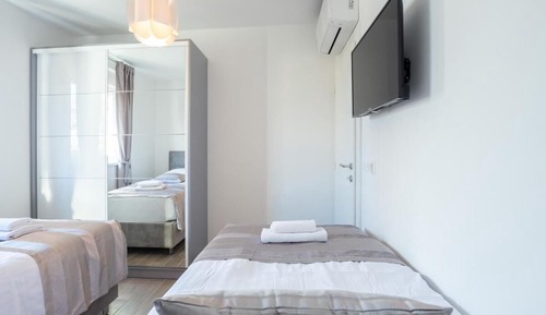 Apartment, 2 Bedrooms, Balcony, City View