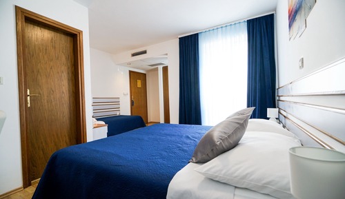 Triple Room, Balcony, Partial Sea View