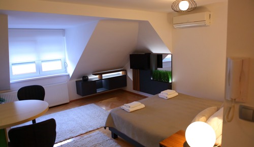 Studio (Green)