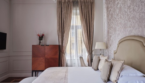 Superior Room with Balcony and Park View