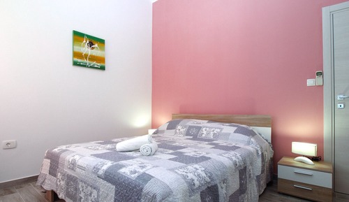 Apartment, 2 Bedrooms (898/2092)