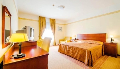 Comfort Double Room, 1 Queen Bed, Non Smoking, Partial Ocean View (with King Bed)