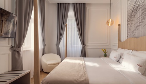 Luxury Suite