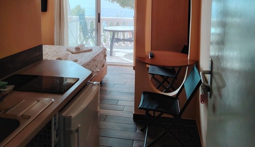 Studio (Studio Apartment with partial sea vie)