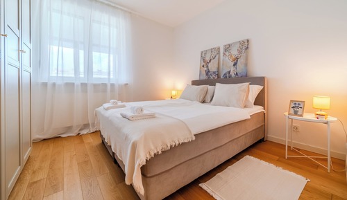 Family Apartment, 1 Bedroom, Air conditioning (Meandar Zagreb Apt w/ Garage &)