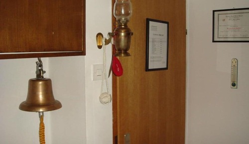 Room (S2)