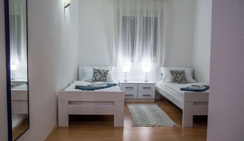 Room (S205)