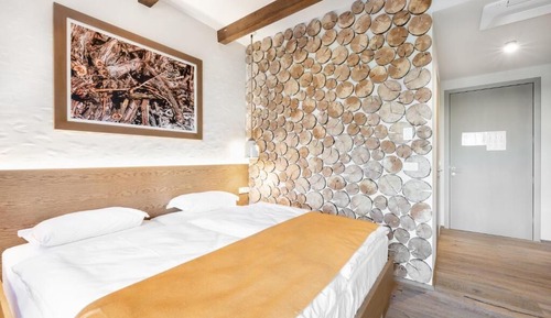 Deluxe Room, Hot Tub