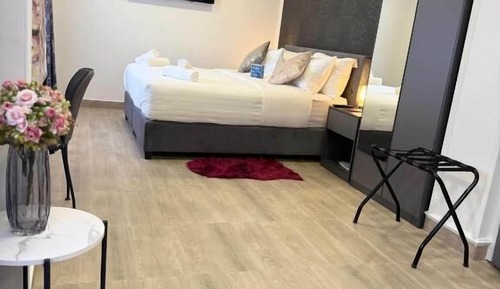 Deluxe Suite