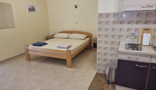 Apartment (Studio Apartment with Terrace (3))