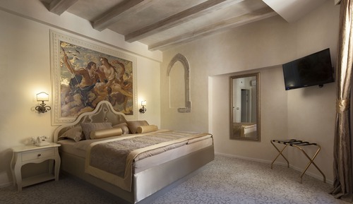 Superior Comfort Room