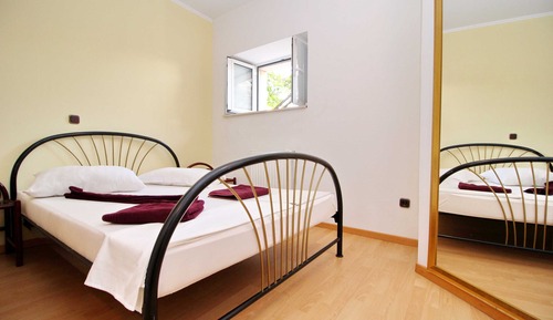 Apartment (One Bedroom Apartment with Terrace)