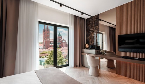 Deluxe Double Room - Cathedral View