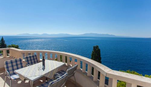 Comfort One-Bedroom Apartment with Sea View 