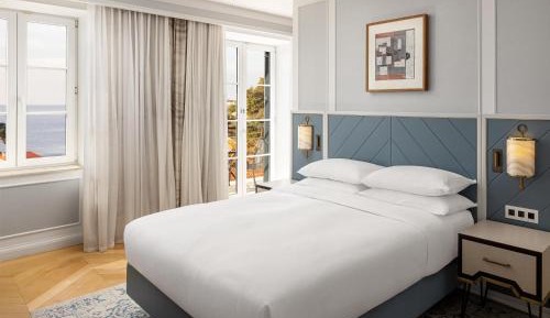 King Deluxe One Bedroom Suite with Sea View
