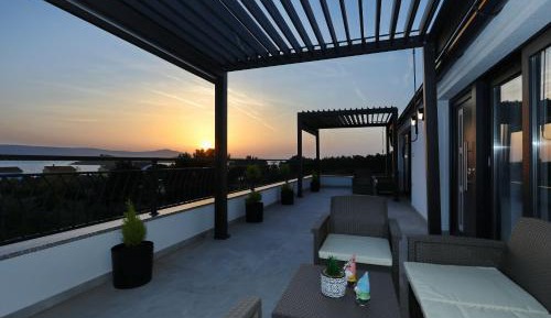 One-Bedroom Apartment - Sea Side