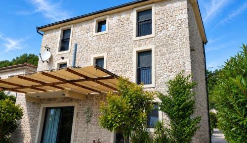 Villa with Garden View