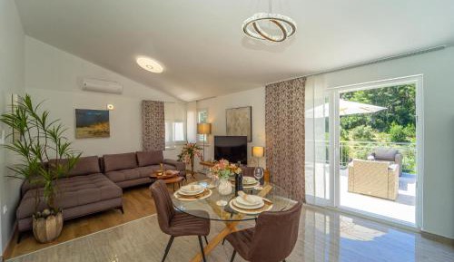 Six-Bedroom Holiday Home