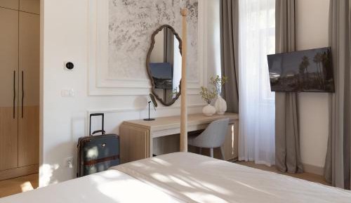 Amara Deluxe King Room