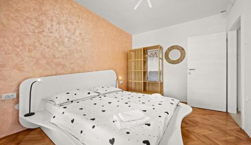 Three-Bedroom Apartment with Balcony