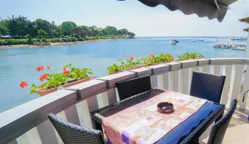 Three-Bedroom Apartment with Balcony and Sea View