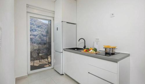 One Bedroom Apartment with Balcony and Sea View 2