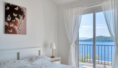 Studio with Terrace and Sea View