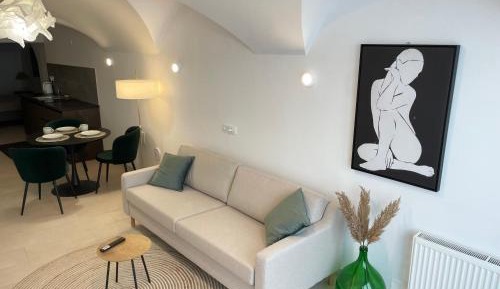 Deluxe Studio