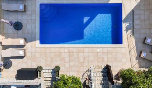 One-Bedroom Apartment with Terrace