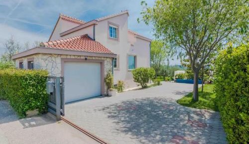 Four-Bedroom Vacation Home