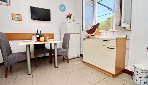 One-Bedroom Apartment with Terrace and Garden View
