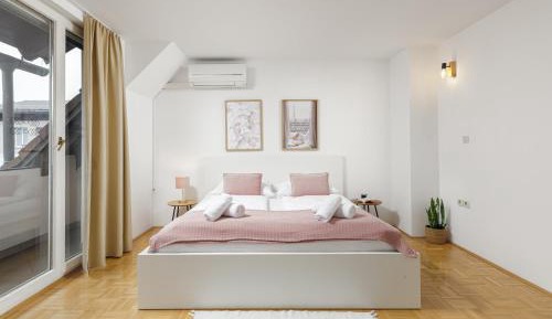 Standard Double Room with Shared Bathroom