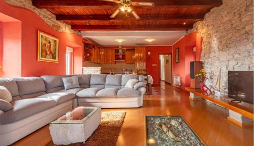 Seven-Bedroom Holiday Home