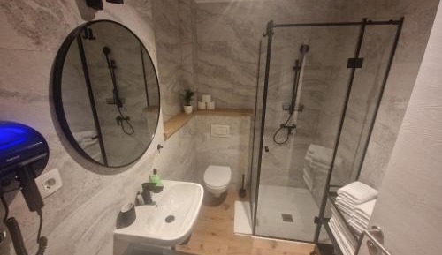 Two-Bedroom Deluxe Apartment with Balcony