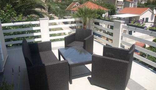 Deluxe One-Bedroom Apartment