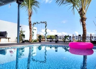 Superior 5BR Villa with Private Pool, Garden & Marina