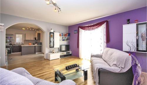 Three-Bedroom Vacation Home 