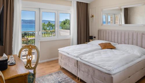Deluxe Double Room with Sea View