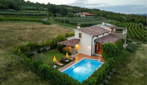 Three-Bedroom Vacation Home 
